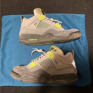 Jordan 4 neon size 9